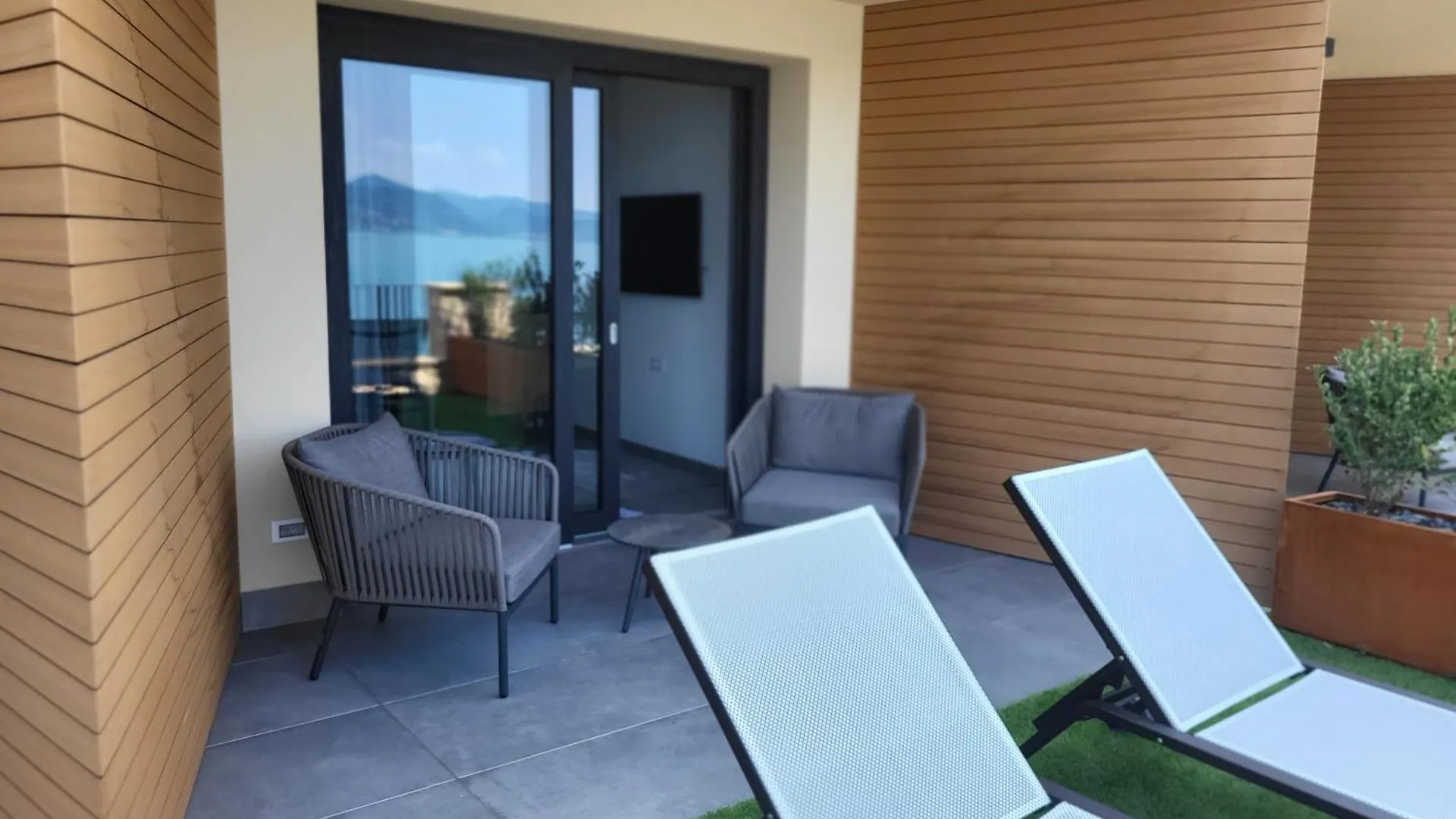 Aparthotel Attilio High Living Suites - Adults Only Torri Del Benaco