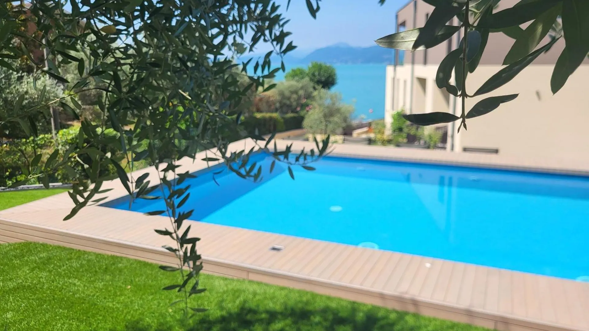 Aparthotel Attilio High Living Suites - Adults Only Torri Del Benaco